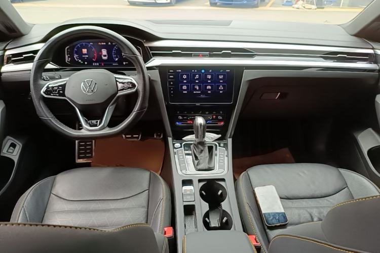 Used Volkswagen FAW-Volkswagen CC 2023 380TSI Striking Edition Center Console