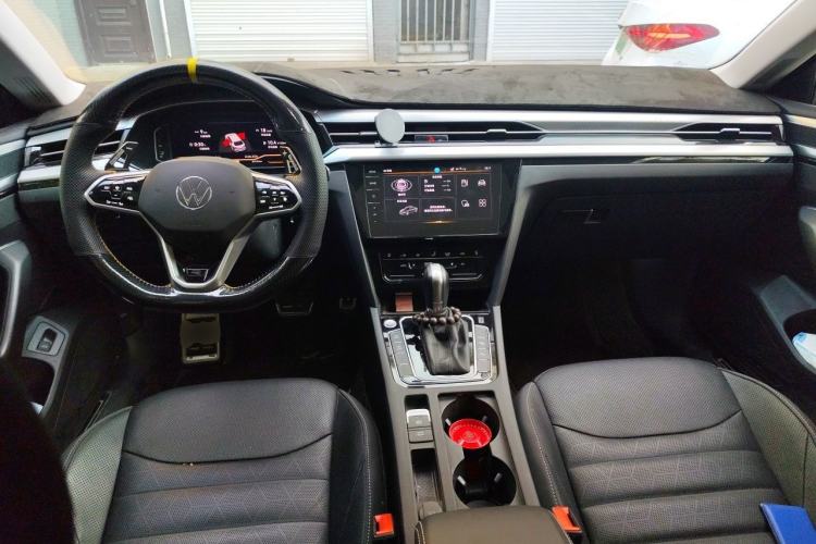 Used Volkswagen FAW-Volkswagen CC 2023 380TSI Striking Edition Center Console