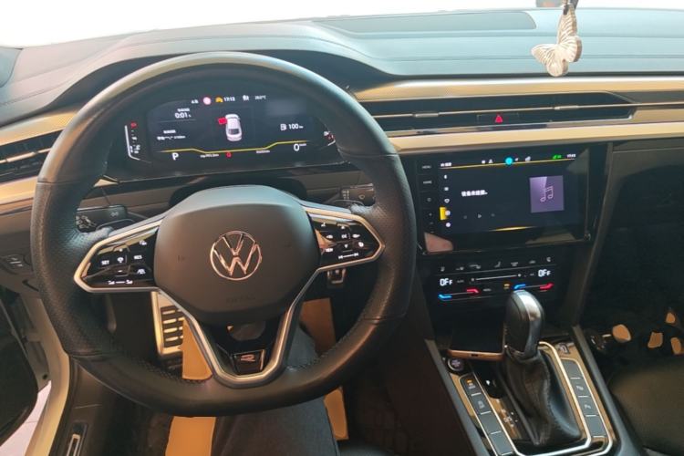 Used Volkswagen FAW-Volkswagen CC 2023 380TSI Striking Edition Center Console