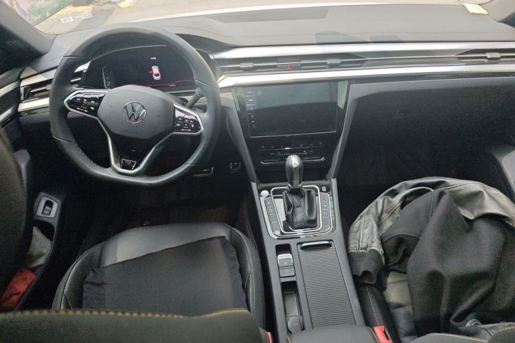 Used Volkswagen FAW-Volkswagen CC 2023 380TSI Striking Edition Center Console