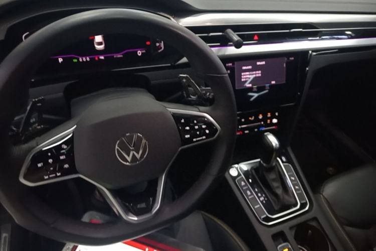 Used Volkswagen FAW-Volkswagen CC 2023 380TSI Striking Edition Center Console