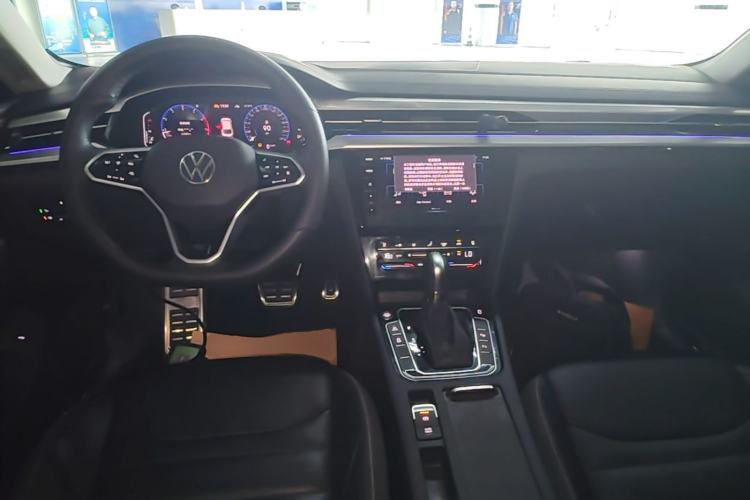 Used Volkswagen FAW-Volkswagen CC 2023 380TSI Striking Edition Center Console