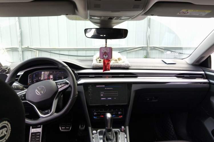 Used Volkswagen FAW-Volkswagen CC 2023 380TSI Striking Edition Center Console