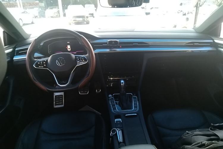 Used Volkswagen FAW-Volkswagen CC 2023 380TSI Striking Edition Center Console