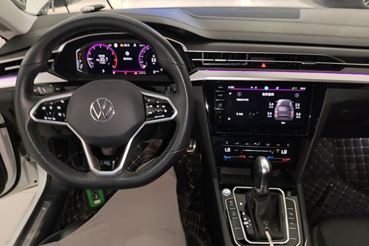 Used Volkswagen FAW-Volkswagen CC 2023 380TSI Striking Edition Center Console
