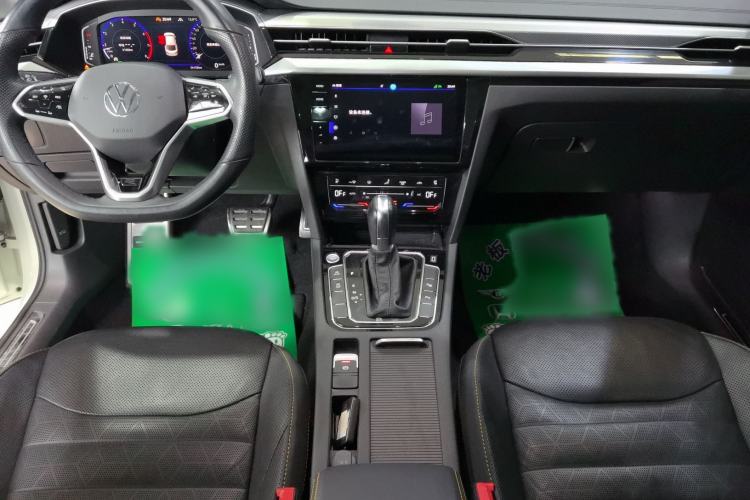 Used Volkswagen FAW-Volkswagen CC 2023 380TSI Striking Edition Center Console