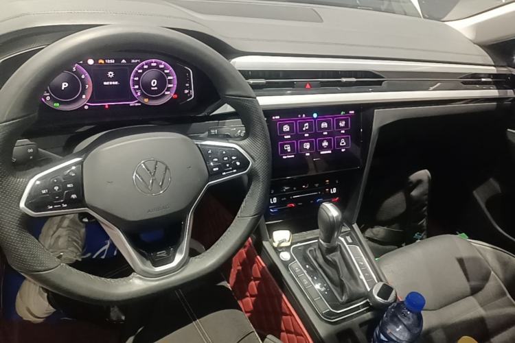 Used Volkswagen FAW-Volkswagen CC 2023 380TSI Striking Edition Center Console