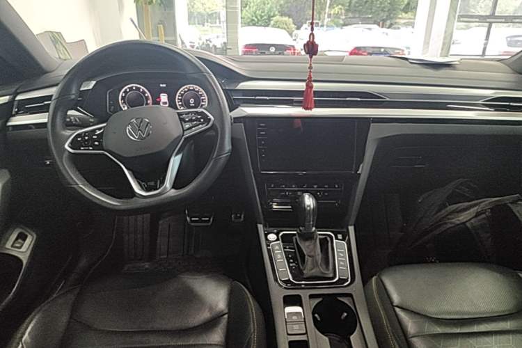 Used Volkswagen FAW-Volkswagen CC 2023 380TSI Striking Edition Center Console