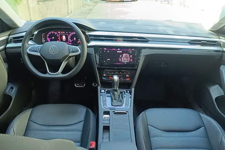 Used Volkswagen FAW-Volkswagen CC 2023 Hunting Vehicle 380TSI Hunter's Heart Edition Center Console