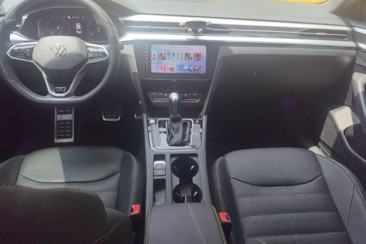 Used Volkswagen FAW-Volkswagen CC 2023 380TSI Striking Edition Center Console