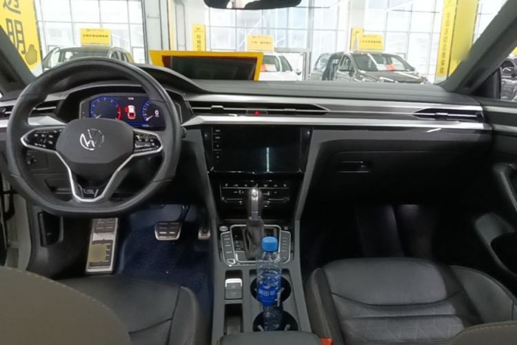 Used Volkswagen FAW-Volkswagen CC 2023 380TSI Striking Edition Center Console