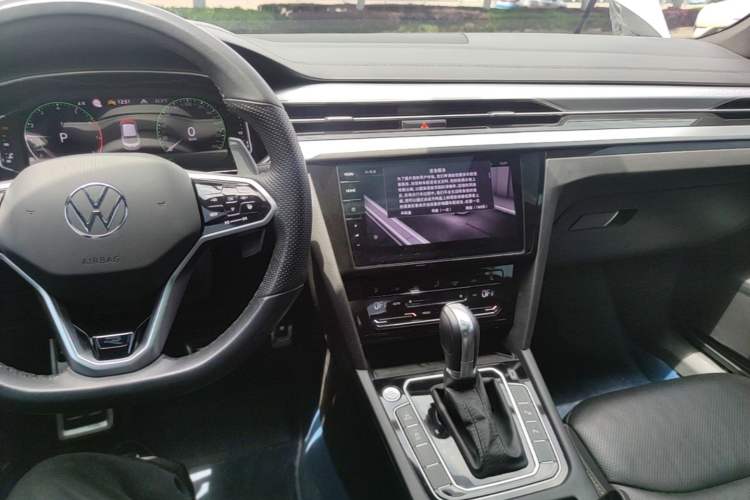 Used Volkswagen FAW-Volkswagen CC 2023 380TSI Striking Edition Center Console