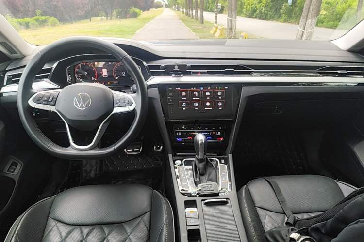 Used Volkswagen FAW-Volkswagen CC 2023 Adventure Vehicle 380TSI Trailblazer Edition Center Console