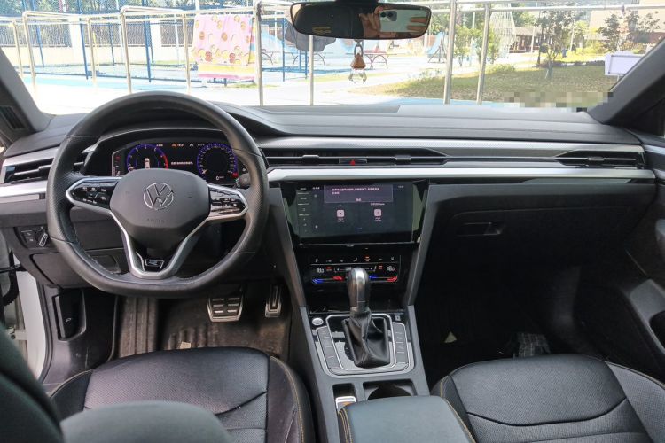 Used Volkswagen FAW-Volkswagen CC 2023 380TSI Striking Edition Center Console