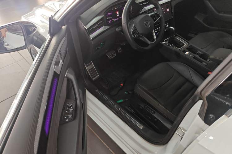 Used Volkswagen FAW-Volkswagen CC 2023 380TSI Striking Edition Driver Seat