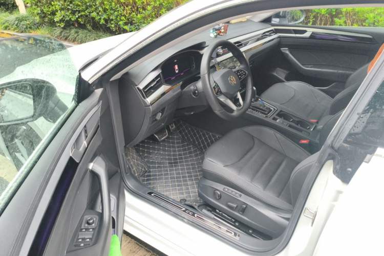 Used Volkswagen FAW-Volkswagen CC 2023 380TSI Striking Edition Driver Seat
