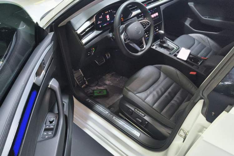Used Volkswagen FAW-Volkswagen CC 2023 380TSI Striking Edition Driver Seat