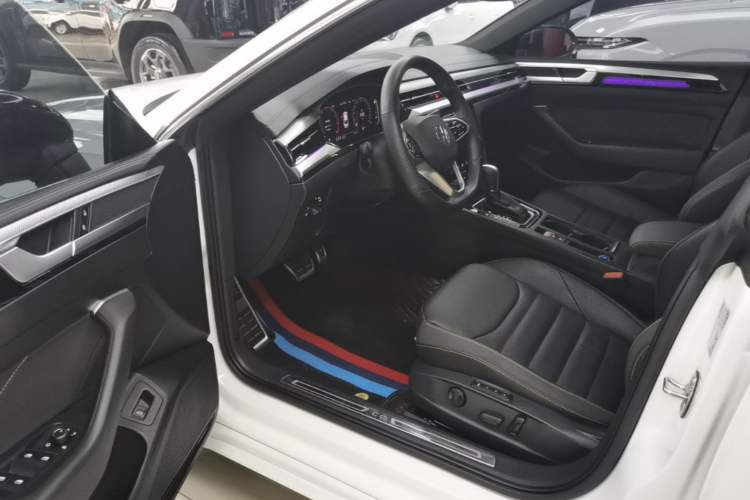Used Volkswagen FAW-Volkswagen CC 2023 380TSI Striking Edition Driver Seat