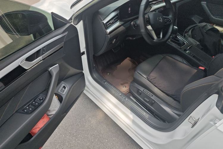 Used Volkswagen FAW-Volkswagen CC 2023 380TSI Striking Edition Driver Seat