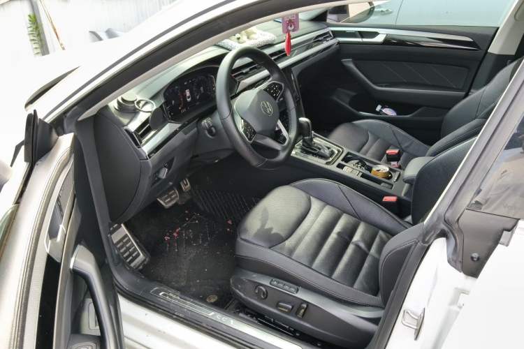 Used Volkswagen FAW-Volkswagen CC 2023 380TSI Striking Edition Driver Seat