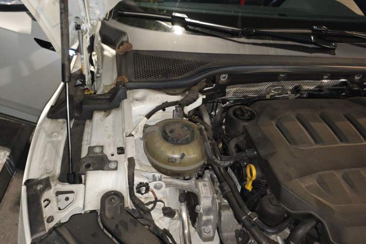 Used Volkswagen FAW-Volkswagen CC 2023 380TSI Striking Edition Engine Bay Right