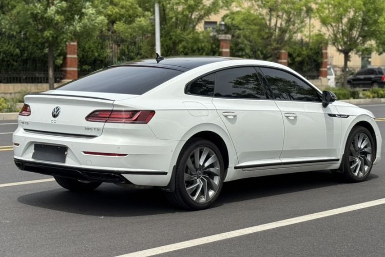 Used Volkswagen FAW-Volkswagen CC 2023 380TSI Striking Edition Exterior 2