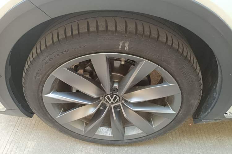 Used Volkswagen FAW-Volkswagen CC 2023 Hunting Vehicle 380TSI Hunter's Heart Edition Exterior 4