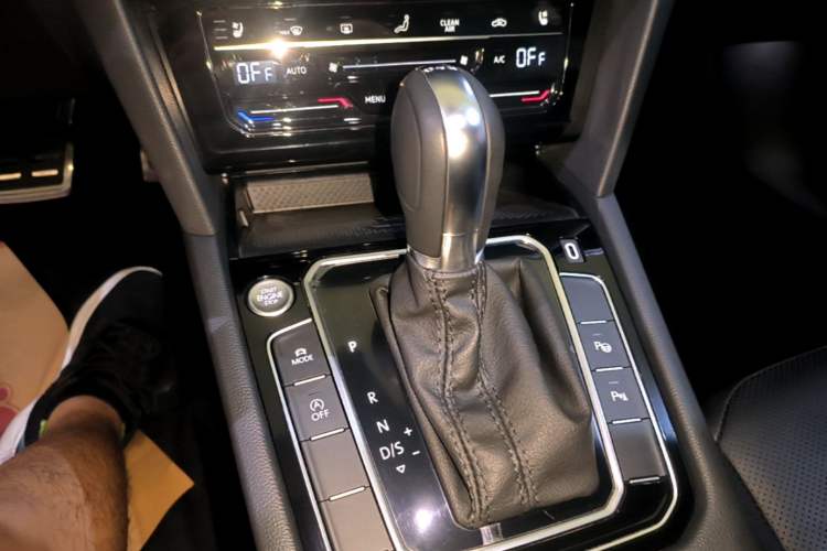 Used Volkswagen FAW-Volkswagen CC 2023 380TSI Striking Edition Gear Lever