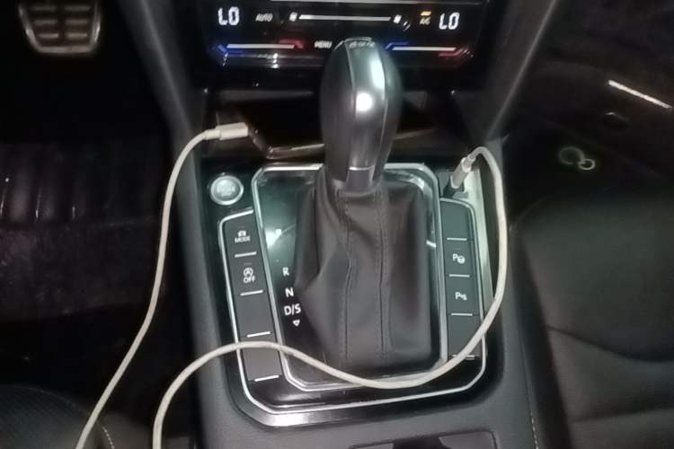 Used Volkswagen FAW-Volkswagen CC 2023 380TSI Striking Edition Gear Lever
