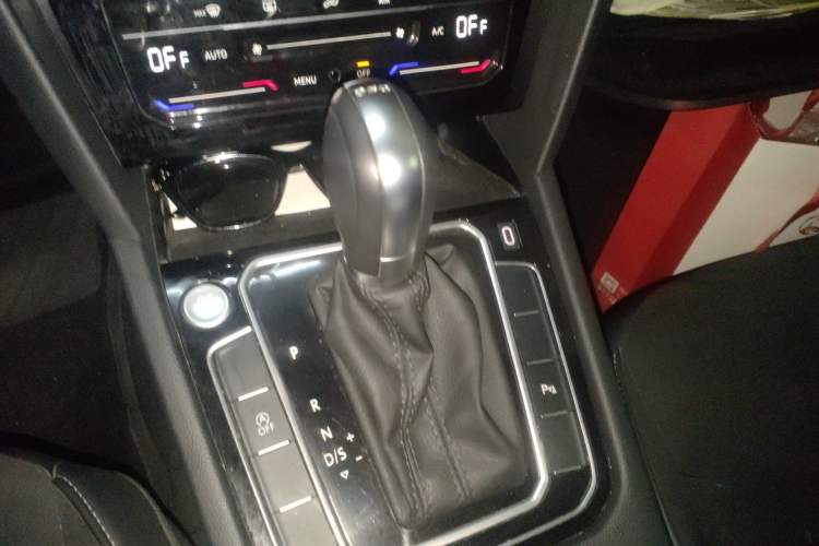 Used Volkswagen FAW-Volkswagen CC 2023 Adventure Vehicle 330TSI Hunter Vision Edition Gear Lever