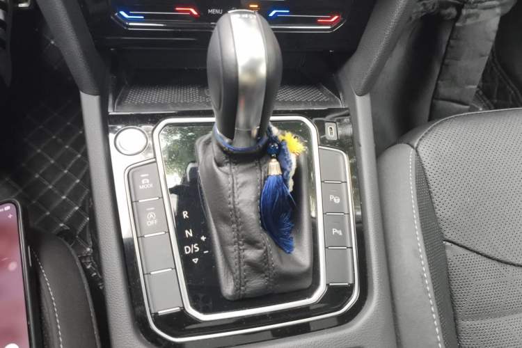 Used Volkswagen FAW-Volkswagen CC 2023 380TSI Striking Edition Gear Lever