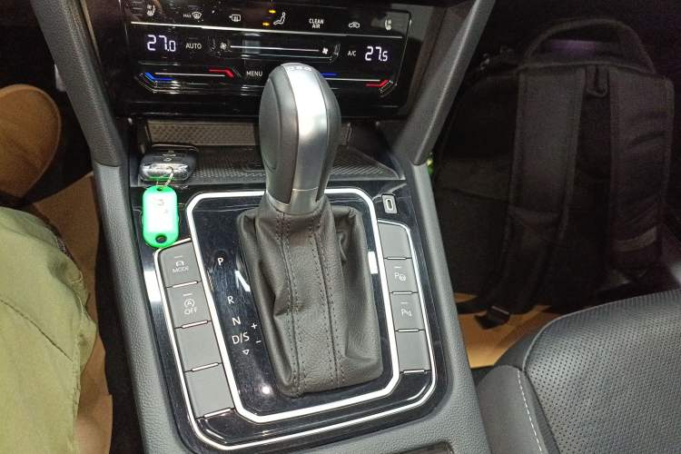Used Volkswagen FAW-Volkswagen CC 2023 Hunting Vehicle 380TSI Hunter's Heart Edition Gear Lever