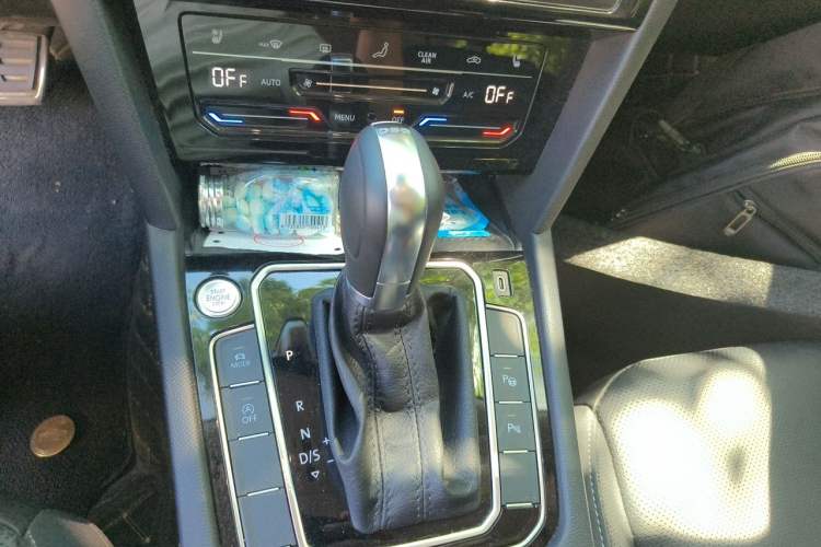 Used Volkswagen FAW-Volkswagen CC 2023 Hunting Vehicle 380TSI Hunter's Heart Edition Gear Lever
