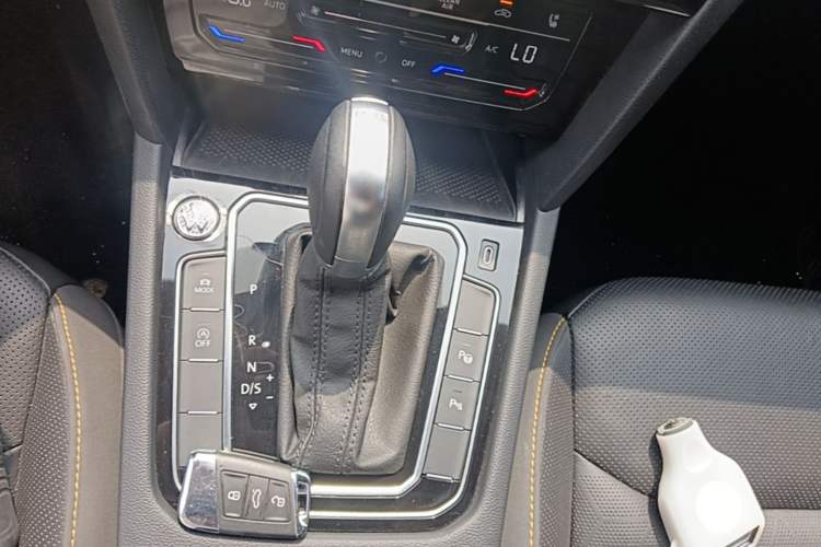 Used Volkswagen FAW-Volkswagen CC 2023 380TSI Striking Edition Gear Lever