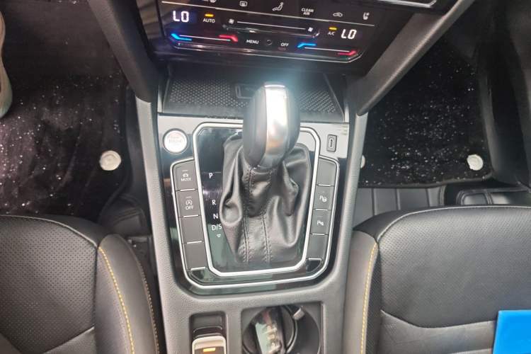 Used Volkswagen FAW-Volkswagen CC 2023 380TSI Striking Edition Gear Lever