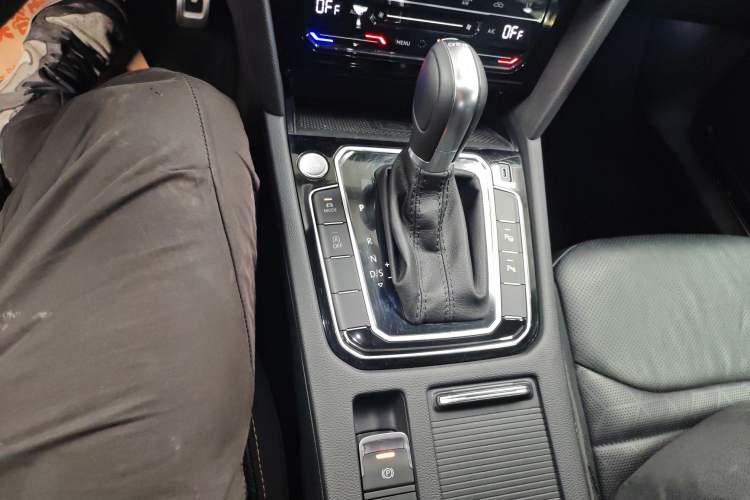 Used Volkswagen FAW-Volkswagen CC 2023 380TSI Striking Edition Gear Lever