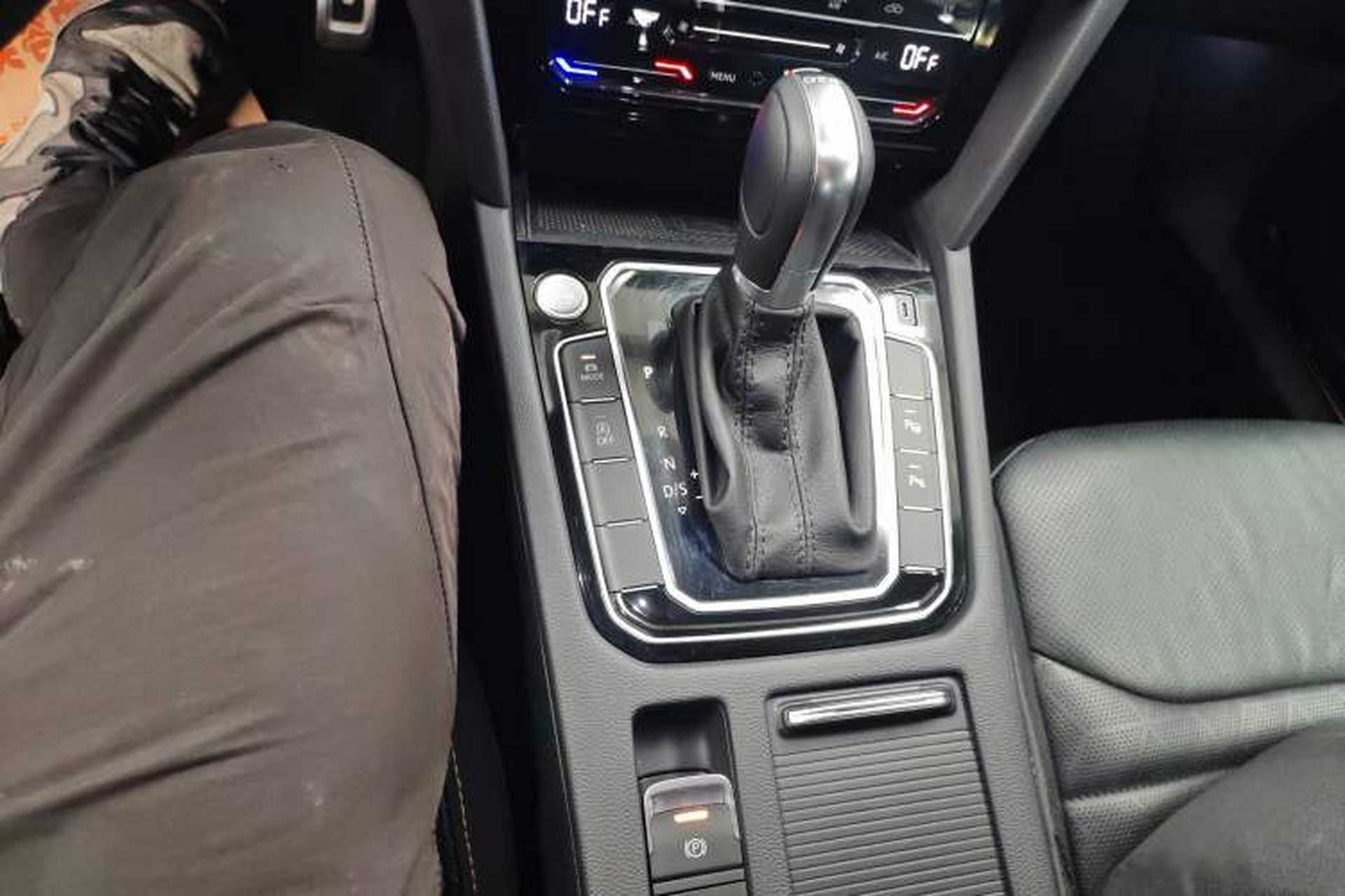 Used Volkswagen FAW-Volkswagen CC 2023 380TSI Striking Edition Gear Lever