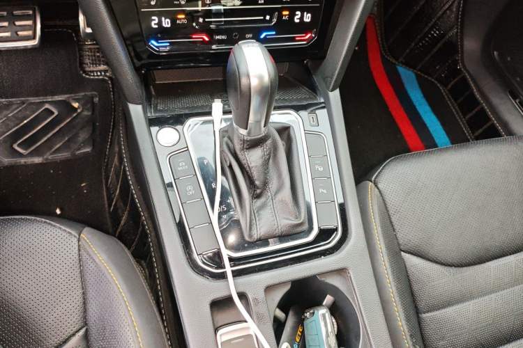 Used Volkswagen FAW-Volkswagen CC 2023 380TSI Striking Edition Gear Lever