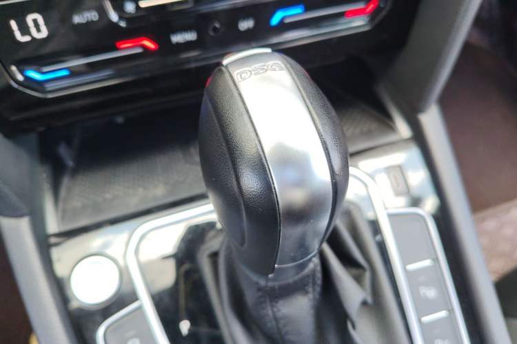 Used Volkswagen FAW-Volkswagen CC 2023 380TSI Striking Edition Gear Lever