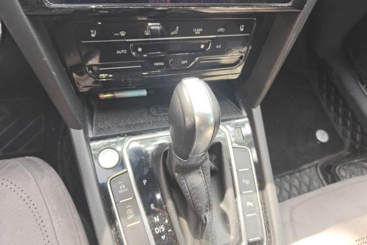Used Volkswagen FAW-Volkswagen CC 2023 380TSI Striking Edition Gear Lever