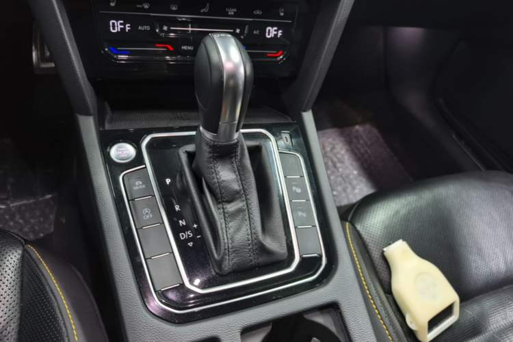 Used Volkswagen FAW-Volkswagen CC 2023 380TSI Striking Edition Gear Lever