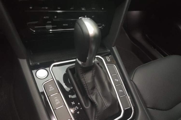 Used Volkswagen FAW-Volkswagen CC 2023 380TSI Striking Edition Gear Lever