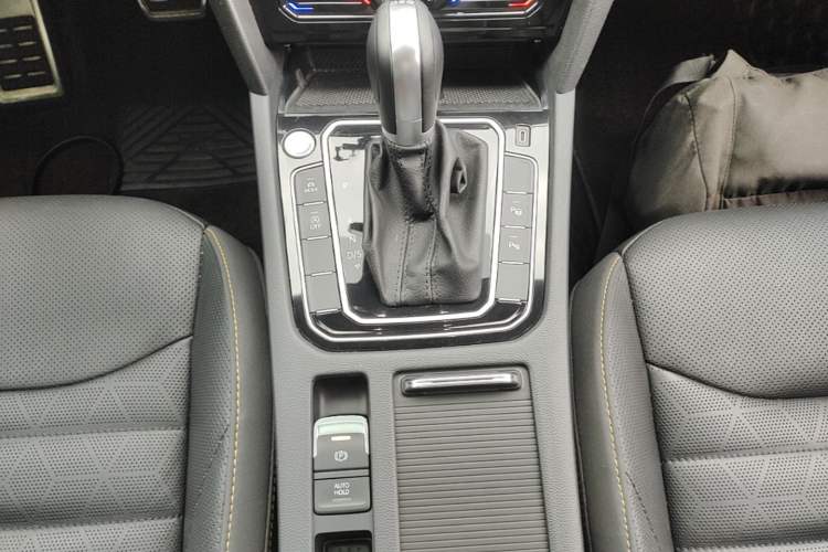 Used Volkswagen FAW-Volkswagen CC 2023 380TSI Striking Edition Gear Lever