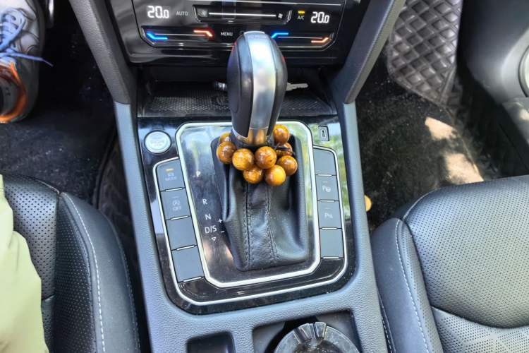 Used Volkswagen FAW-Volkswagen CC 2023 380TSI Striking Edition Gear Lever