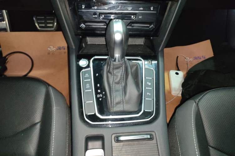 Used Volkswagen FAW-Volkswagen CC 2023 380TSI Striking Edition Gear Lever