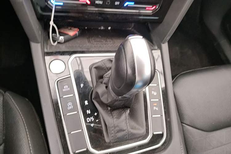 Used Volkswagen FAW-Volkswagen CC 2023 380TSI Striking Edition Gear Lever