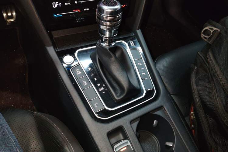 Used Volkswagen FAW-Volkswagen CC 2023 Hunting Vehicle 380TSI Hunter's Heart Edition Gear Lever