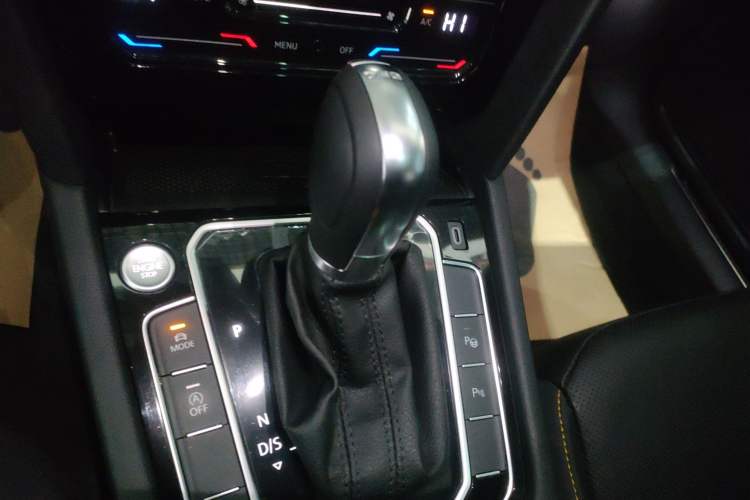 Used Volkswagen FAW-Volkswagen CC 2023 380TSI Striking Edition Gear Lever