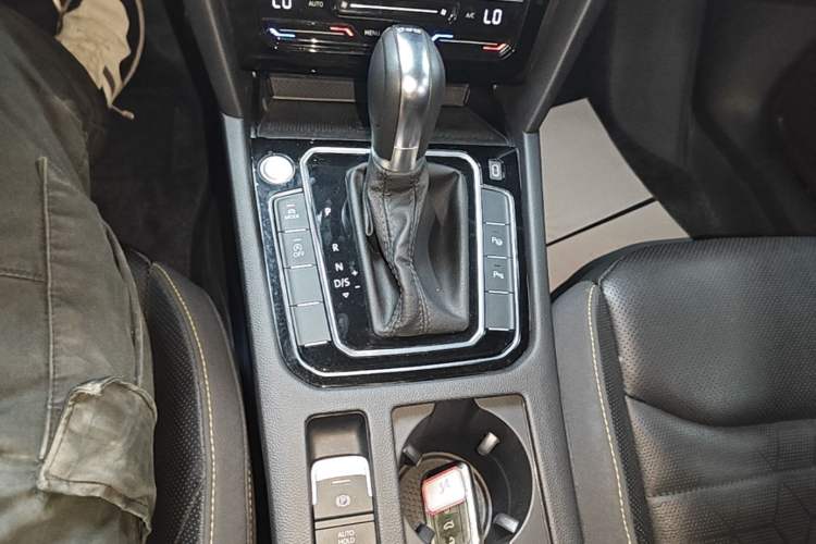 Used Volkswagen FAW-Volkswagen CC 2023 380TSI Striking Edition Gear Lever