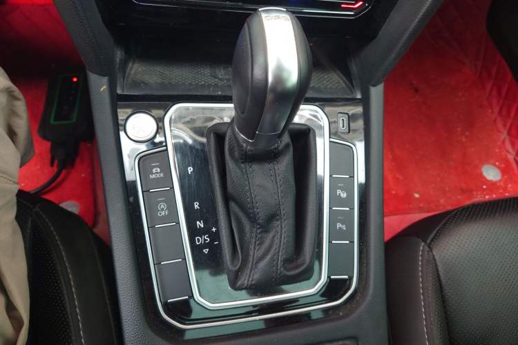 Used Volkswagen FAW-Volkswagen CC 2023 380TSI Striking Edition Gear Lever